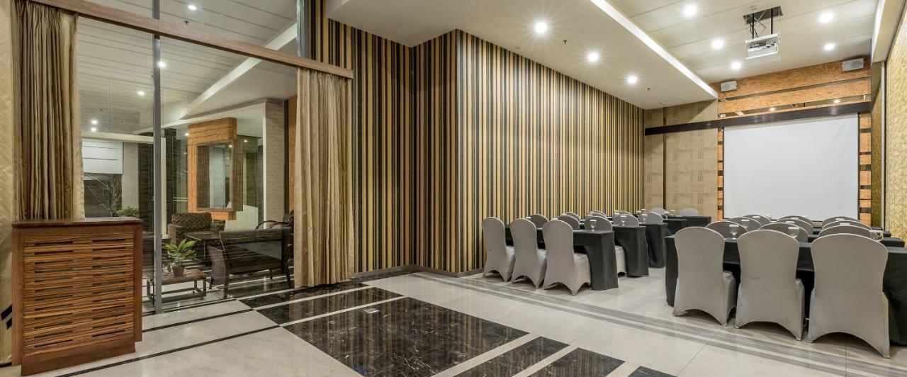 Grande Valore Hotel Cikarang Exterior photo