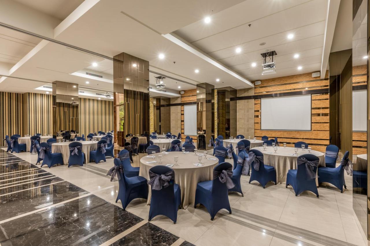 Grande Valore Hotel Cikarang Exterior photo